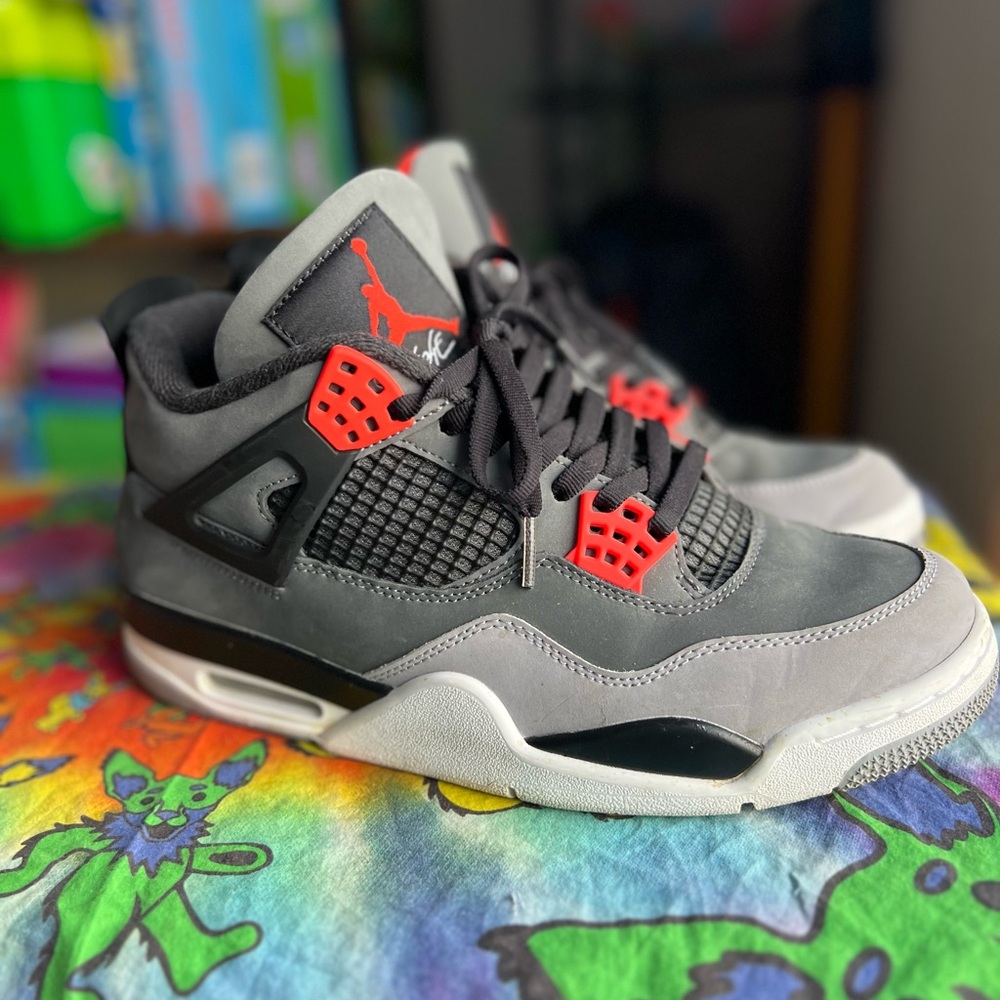 Nike Air Jordan 4 Retro Men’s 8.5 US